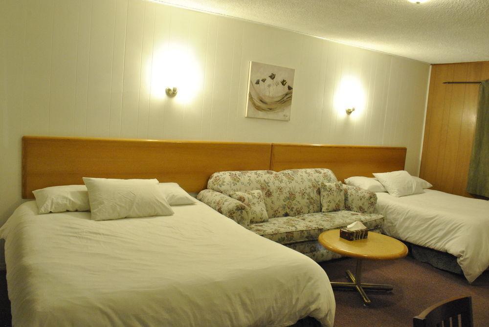 Neepawa Motel Exterior photo