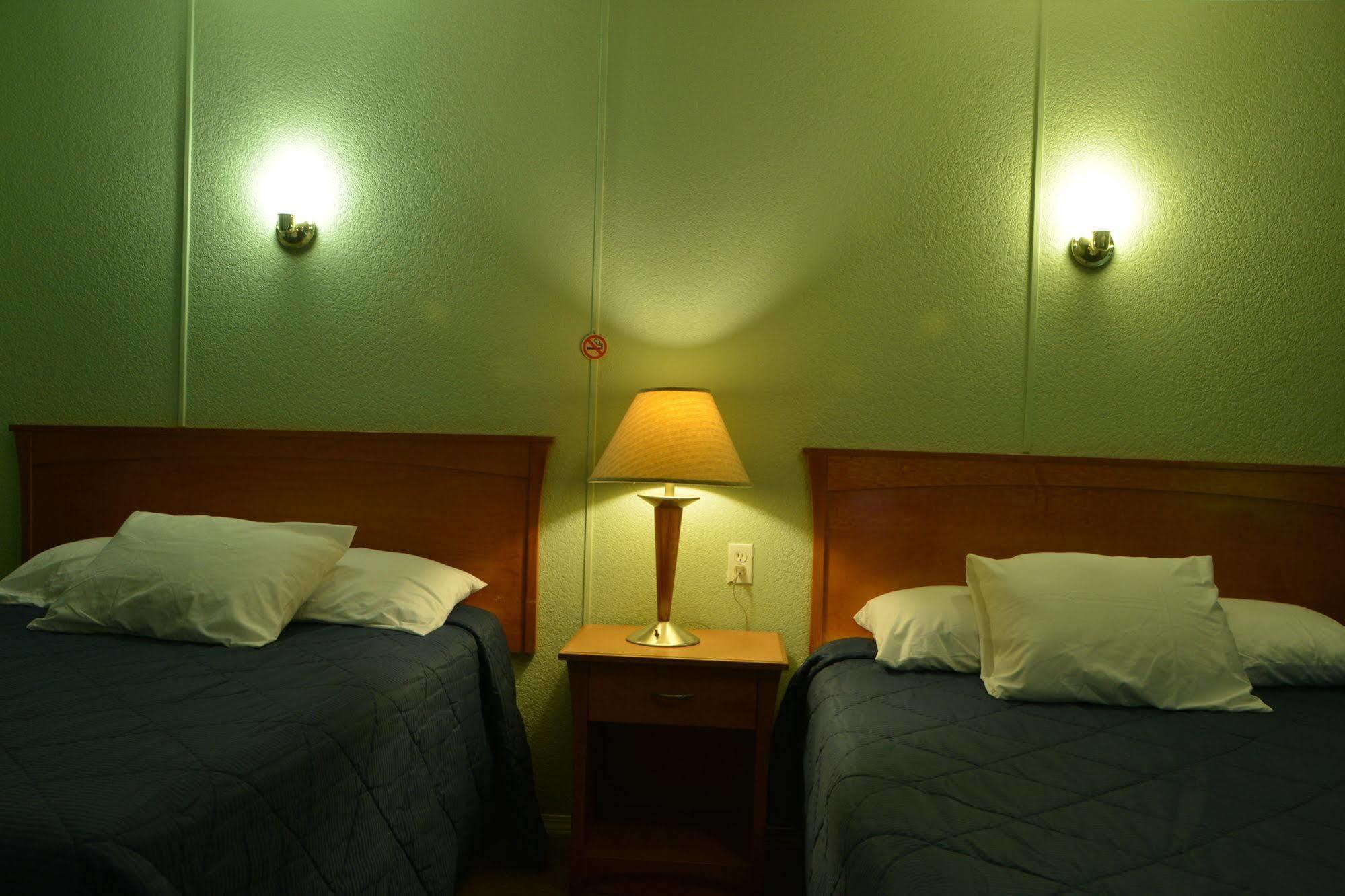 Neepawa Motel Exterior photo
